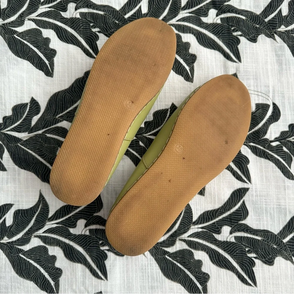 Lighter Green Charix Classics | Size 8 - Picture 5 of 6